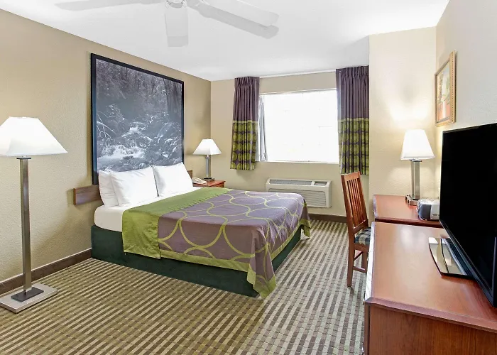 Super 8 By Wyndham Hotel